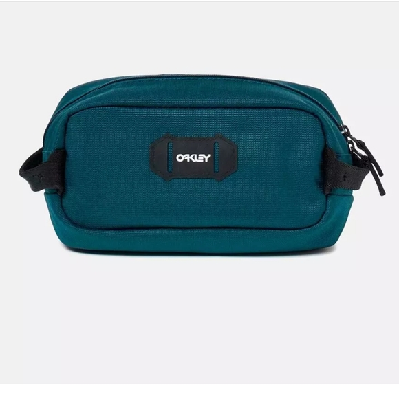 Oakley Other - Oakley Men's Street Doppler Canvas Toiletry Travel Bag.